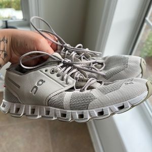 Women’s size 9 on cloud running shoes